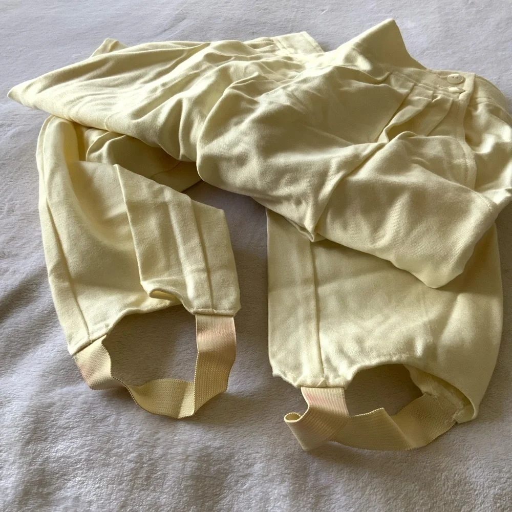 𝅺VINTAGE 80s Barrie Stephen's Cream Stirrup Pants